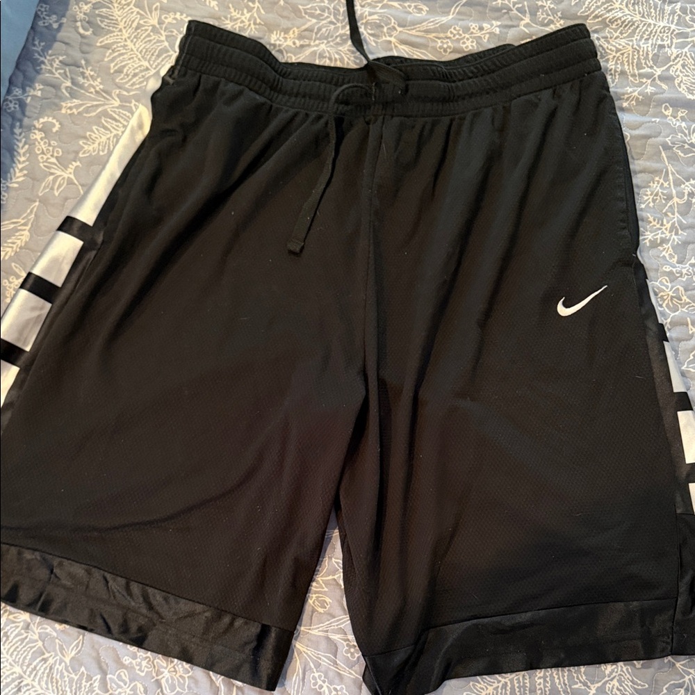 Nike Men's Black and White Athletic Shorts